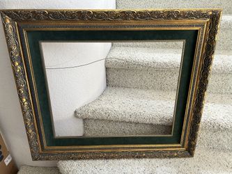 ANTIQUE PICTURE FRAME
