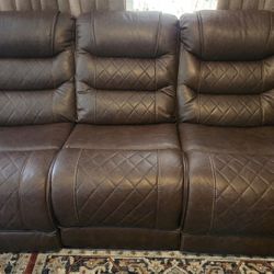 All Leather Full Size Reclyner  2 Love Seats And Sofa 