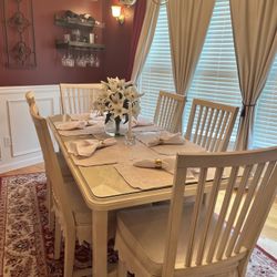 Martha Stewart Dinning Room Table. 