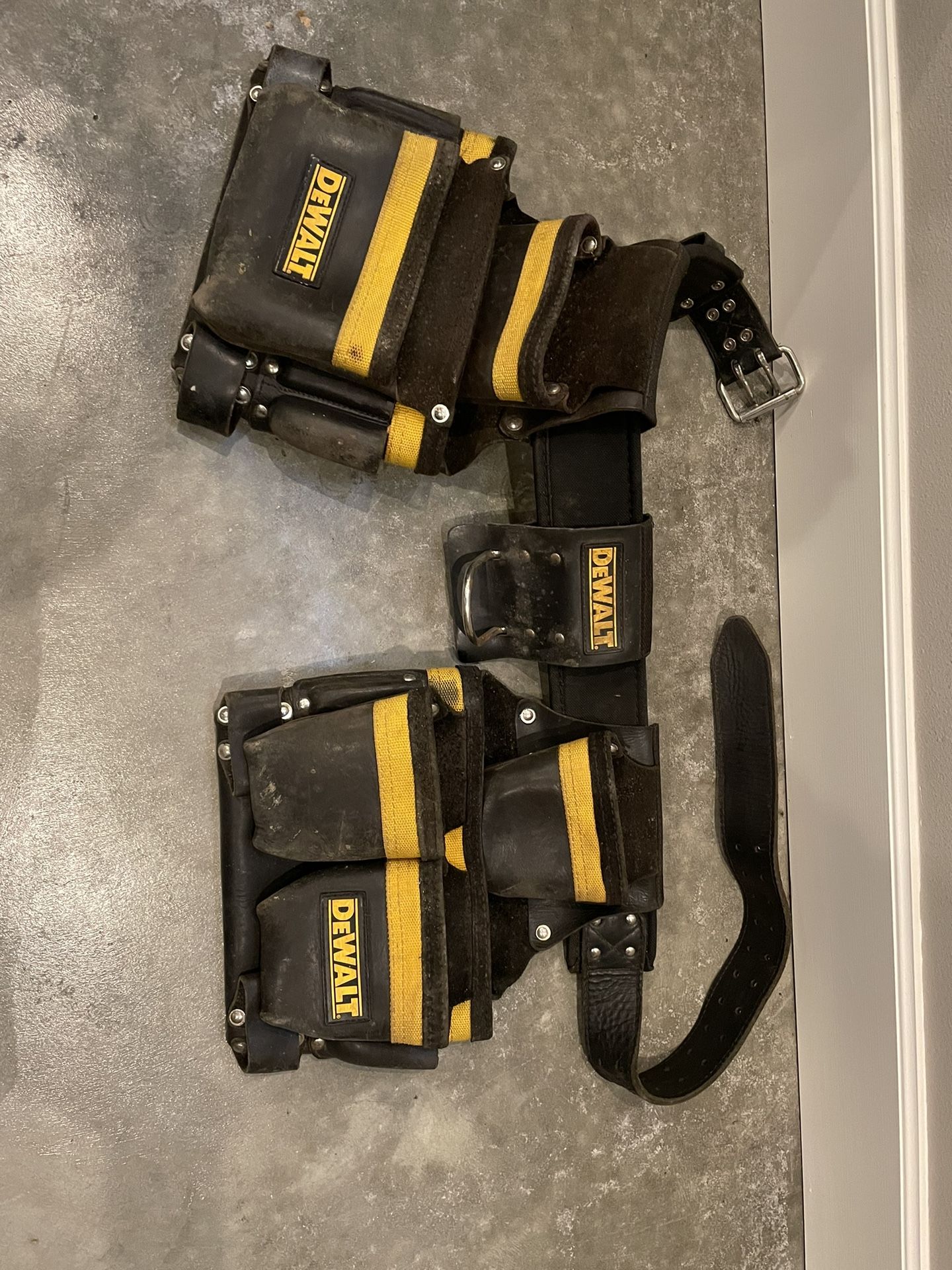 Dewalt Leather Carpenter Bags