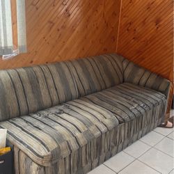 Couch W Pull Out Bed