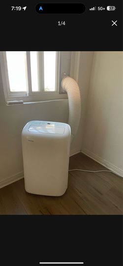 Toshiba portable air conditioner w/ remote