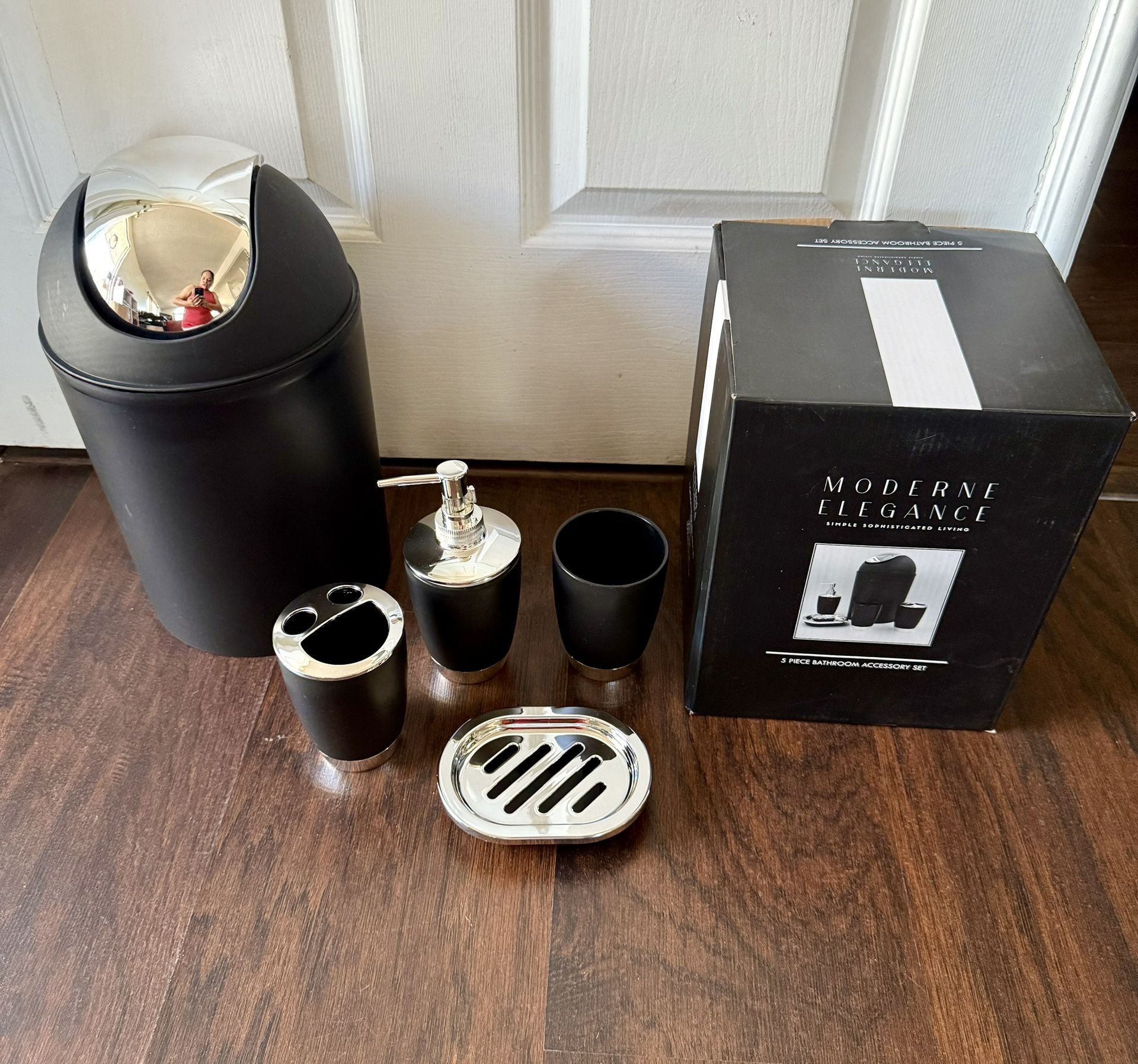 MODERNE ELEGANCE 5 PIECE BATHROOM ACCESSORY SET