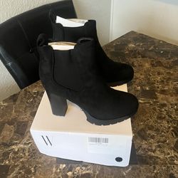 Women 10in Black Heel boots 