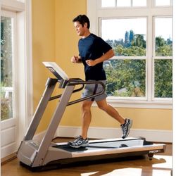 Precor 9.27 Treadmill - like new.