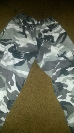 Boy camouflage pants L
