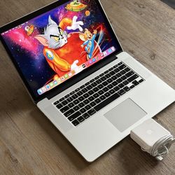 MacBook Pro 2.5ghz i7 16gb/512gb