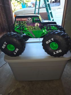 Monster jam mega grave digger