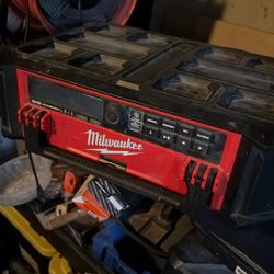 Milwaukee Packout Radio 