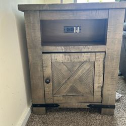 Farm Rustic Table With Charger Station 
