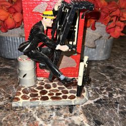 Dick Tracy diorama plastic model toy jumping off fire escape in an alley