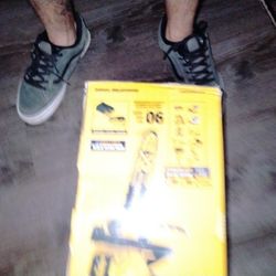 DeWalt Chainsaw  12" 20v Battery An Charger Included