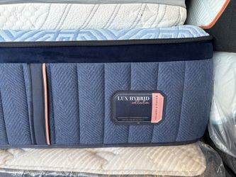 King Stearns And Foster Hybrid Mattress $800. Can Deliver 