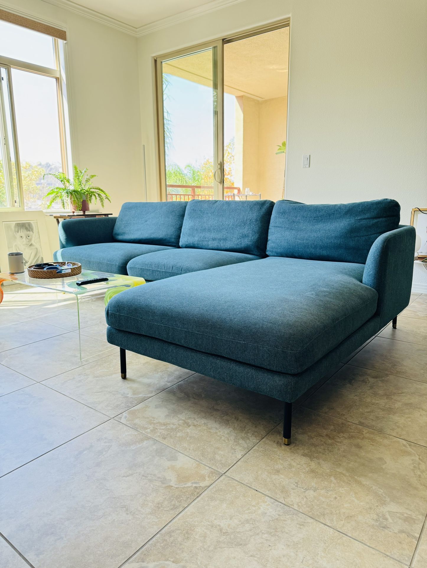 Casterly Pebble Chaise Sectional Sofa / Couch
