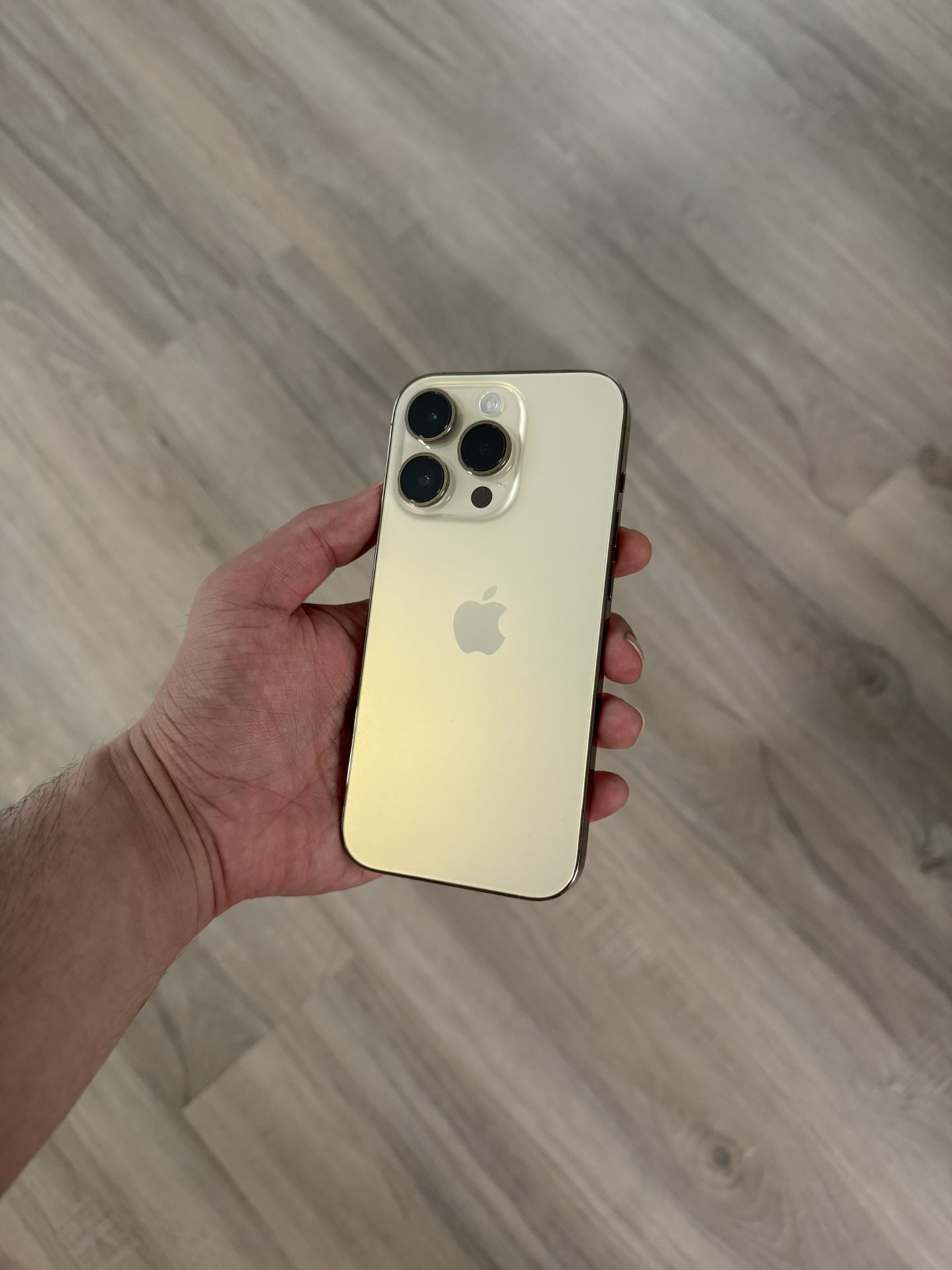Unlocked iPhone 14 PRO (NEW)