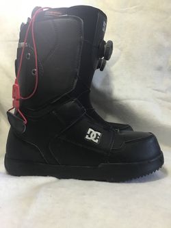 Size 8, 9 M DC Snowboard Boots