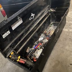 Tool Box Para Trucks Grandes Cómo Chevy , Chevy Silverado , Ford  , Tundra Etc. Ahí Estan Las Medidas