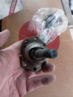 McQuay-Norris FA-602 upper ball joint for GM vehicles.