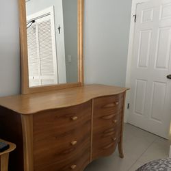 Full Bed with Two Nightstands and 6 Drawer Dresser With Mirror. 
