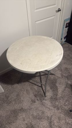 Plastic circle dining table