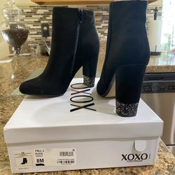 New In Box Stunning Size 8 Booties