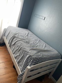 Bed fame twin