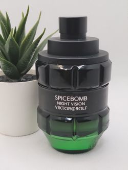 Viktor&Rolf
 
Spicebomb Night Vision Eau de Toilette

3 fl (USED 5- 10%)⭐️