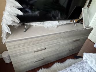 Dresser for sale - great condition !