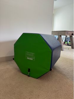 Octagon gymnastics mat