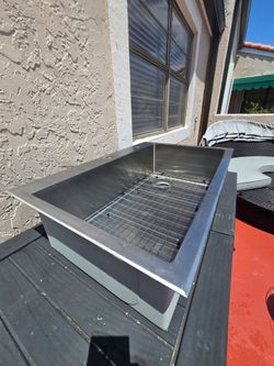 Stainless steel sink