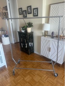 ROLLING RACK-4ft collapsible w/ 2 ft extension