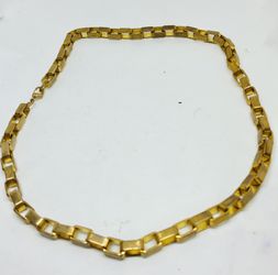 Necklace in gold tone with box chain