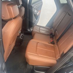 ✈️ Private Airport Transportation – Miami  Reliable, safe and punctual airport transfer service 🚗 Audi Q3 2024 – clean, comfortable and modern 💼 Lug