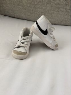 Nike baby shoe 8c