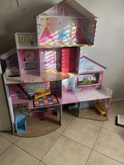 Barbie Doll Mansion / Doll House