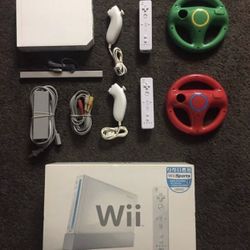 NINTENDO WII with 33 WII and GAMECUBE GAMES 