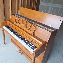 Piano Wurlitzer Console Piano