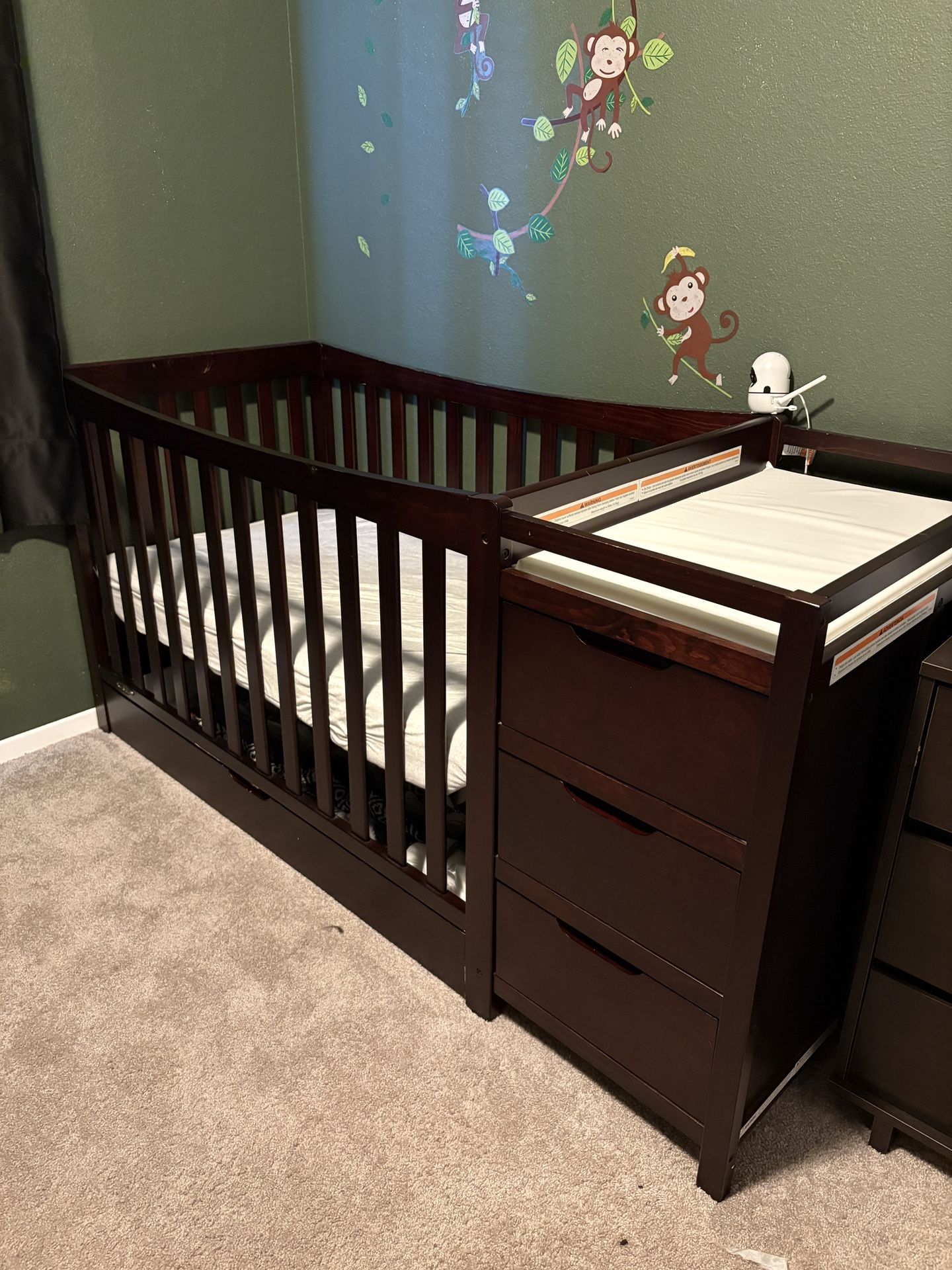 Graco Baby Crib And Mattress