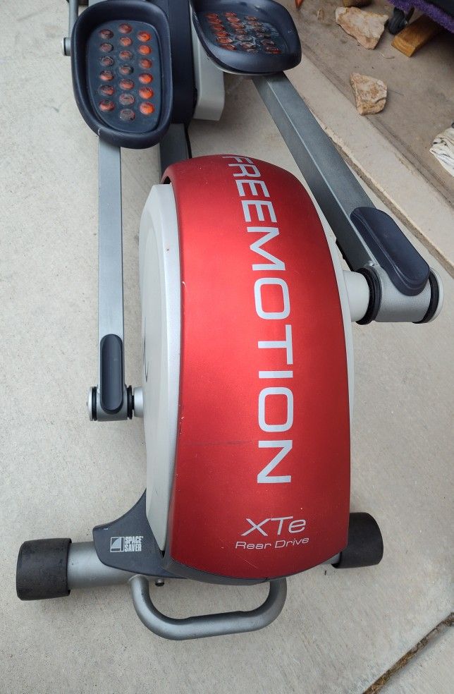 Elliptical Machine FREEMOTION XTe