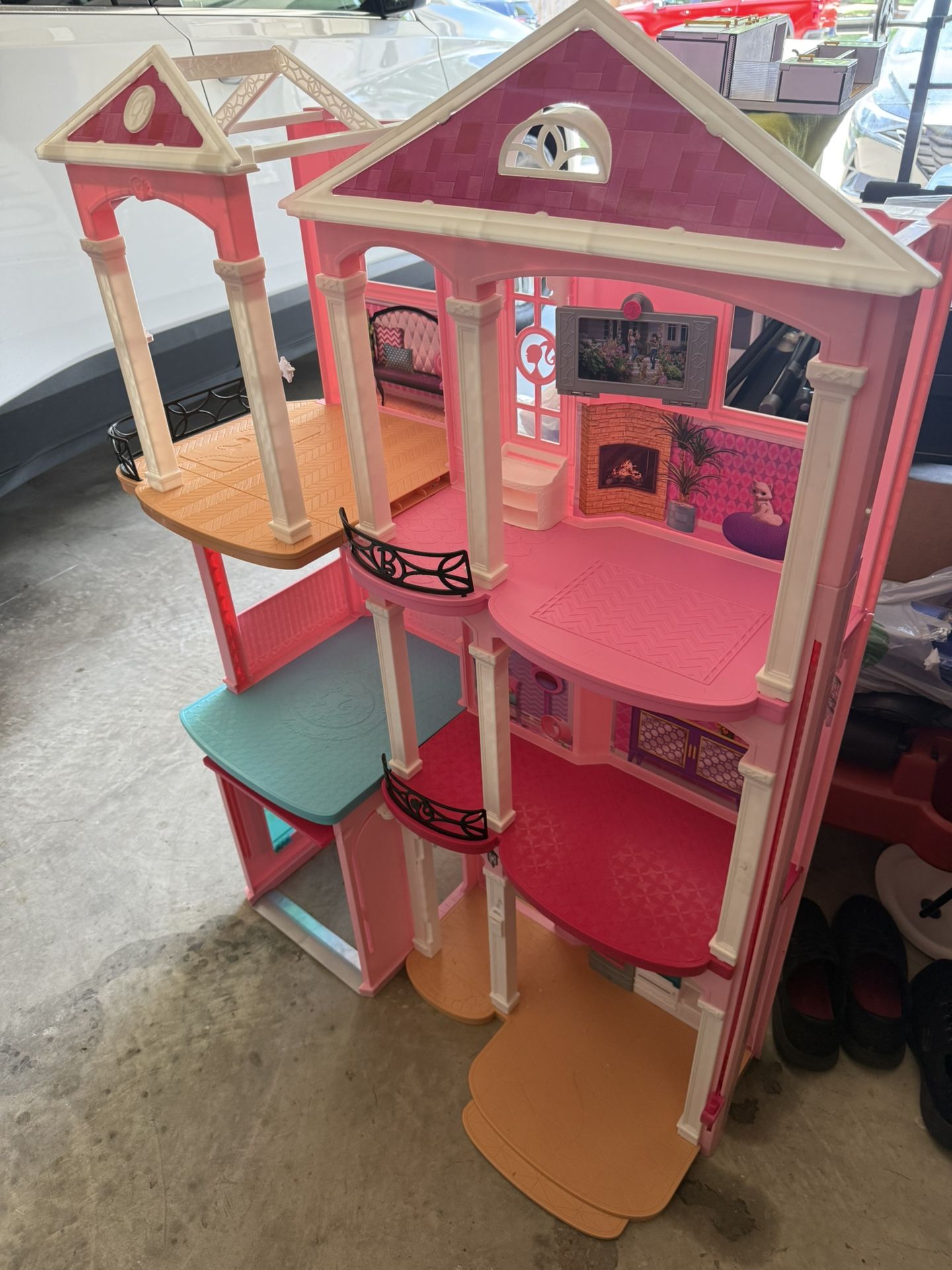 Barbie Doll House 