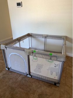 Baby play pen 47”x47”