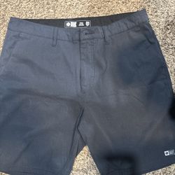 The Salty Crew Size 34