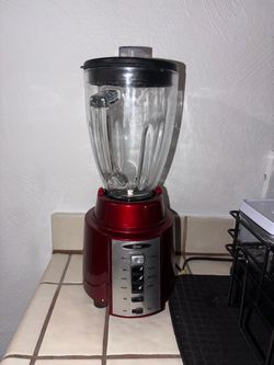 FOR SALE: Oster Blender with Glass Jar
