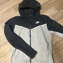 Nike Tech Size Medium