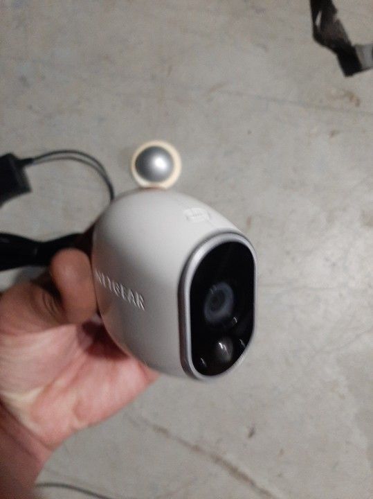 NETGEAR Arlo HD Camera VMS3130 Wi-Fi With Battery Compartment AC Adapter