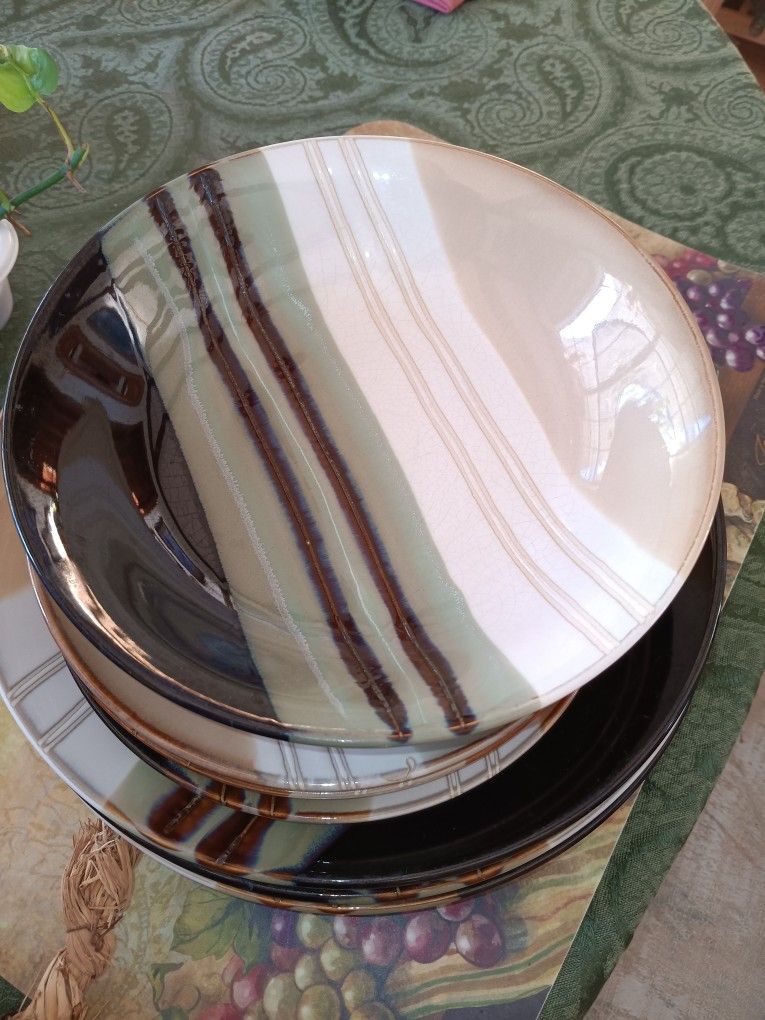 Home Trends Heavy Dinnerware $25