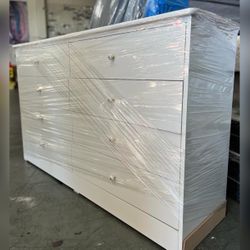 Dresser/ Eight drawers dresser