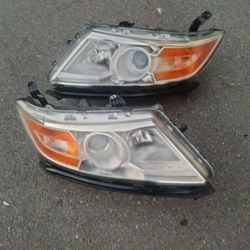 2011-2017 Honda Odyssey Headlights With Lights Bulbs And Brackets OEM.