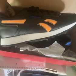 Men  New Reebok Shoes. Size 10 In Box