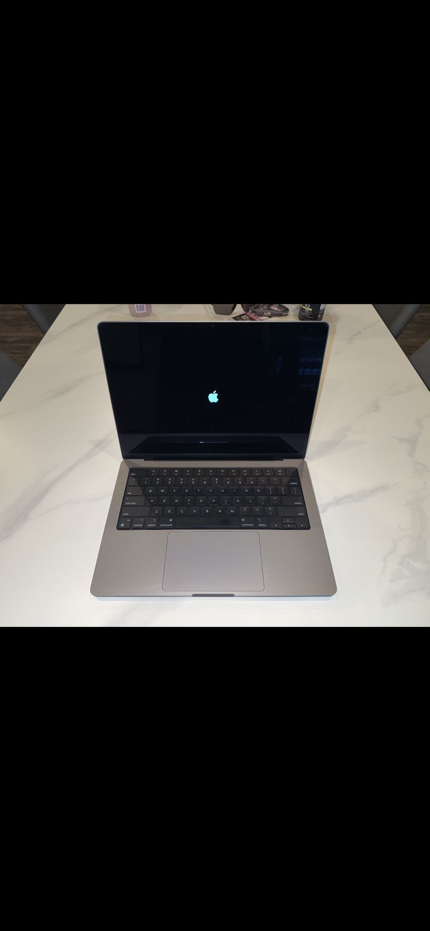 MacBook Pro 16 inch (2023) M2 Pro chip 16gb ram 512gb storage